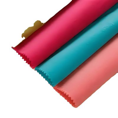 Cores personalizadas 210T tecido de revestimento de poliéster Taffeta Retardante de Chama para têxteis domésticos