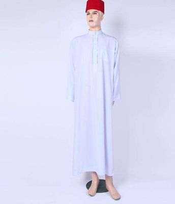 Vestido árabe islâmico de estilo saudita para homens feito de poliéster retardador de chama