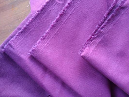 Tintura simples 80% Poliéster 20% Algodão 255-260gsm Twill Roupa de trabalho Tecido com acabamento de pêssego