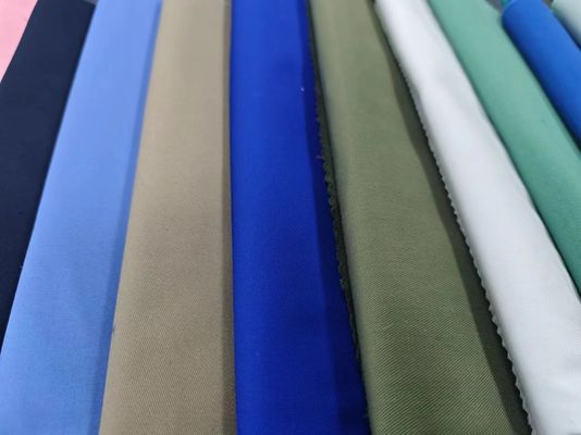 Tecido suave e durável 100% de poliéster de fibra de Gabardine para resistência à água uniforme