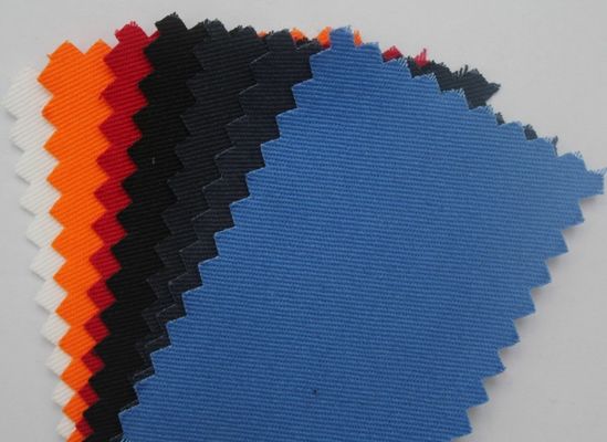 Tecido de poliéster 100% para uniformes e fatos Tecido impermeável de Gabardine
