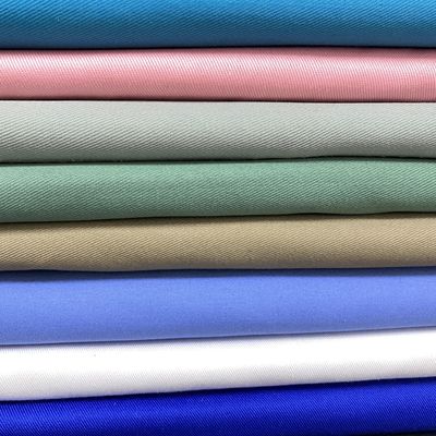 Amostra grátis de tecido de sarja lisa de algodão 65 35 poliéster para roupas de trabalho