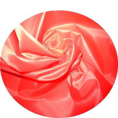 40-90gm Fabrico de cor Taffeta 210T 100% poliéster com padrão de exportação