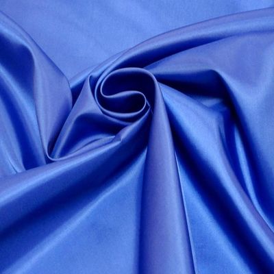 40-90gm Fabrico de cor Taffeta 210T 100% poliéster com padrão de exportação