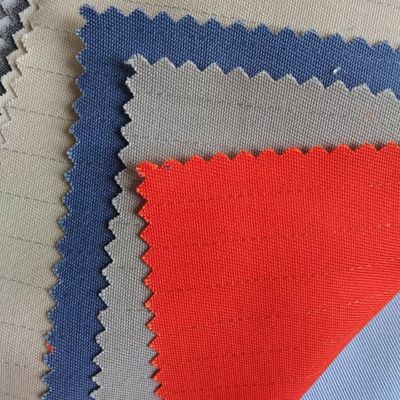 Tecido de revestimento de poliéster Taffeta 210T personalizado com número de fios 63D*63D no estilo TWILL