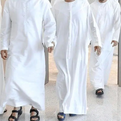 Vestido de estilo saudita muçulmano masculino de peso médio 65/35 Tecido de algodão